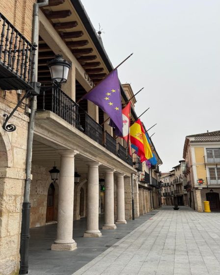 Banderas a media asta en el Ayuntamiento